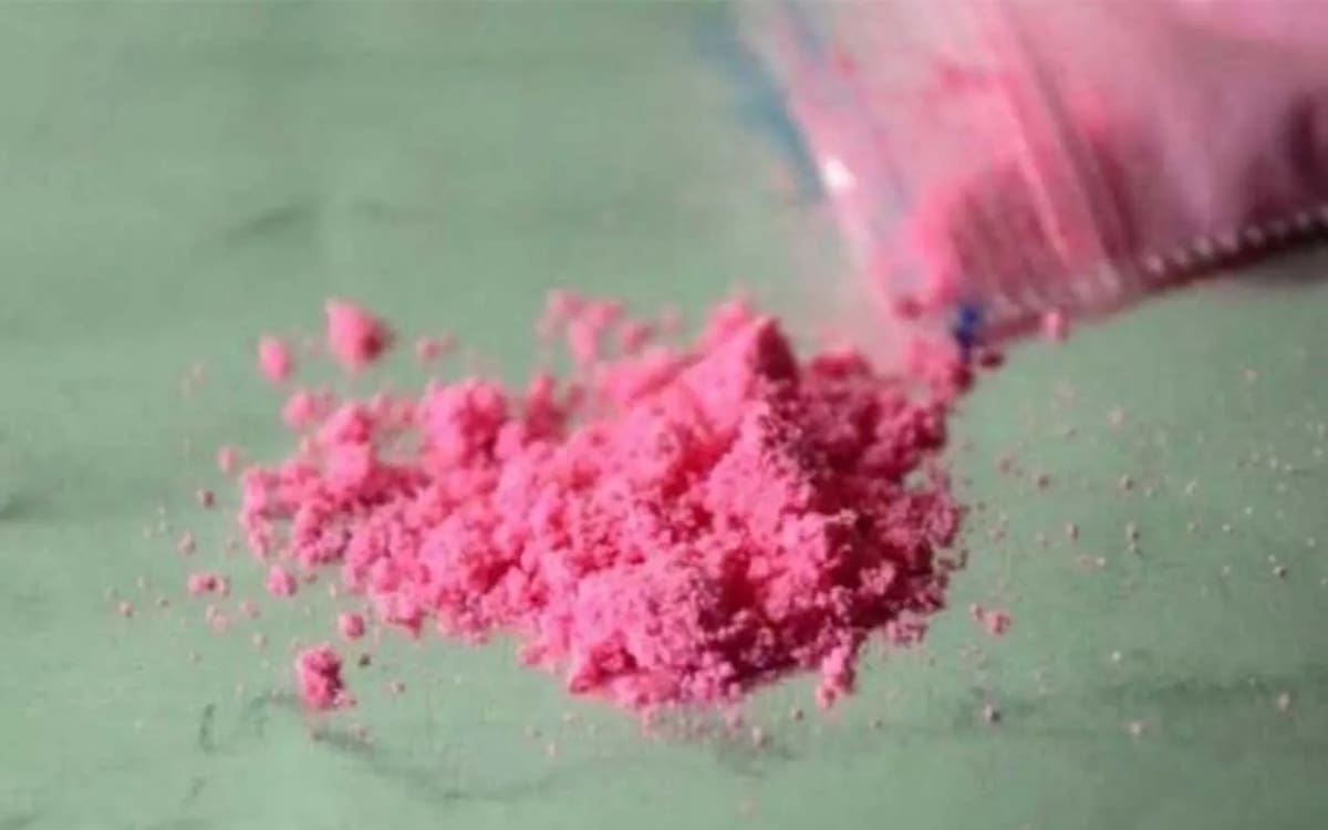 La DEA advierte que los cárteles mexicanos, con experiencia en la producción y tráfico de drogas como cocaína y opioides, están adaptándose a las nuevas tendencias de consumo. Esto incluye la producción local de drogas sintéticas como el “tusi”, utilizando químicos importados y laboratorios clandestinos. Foto: Ilustrativa