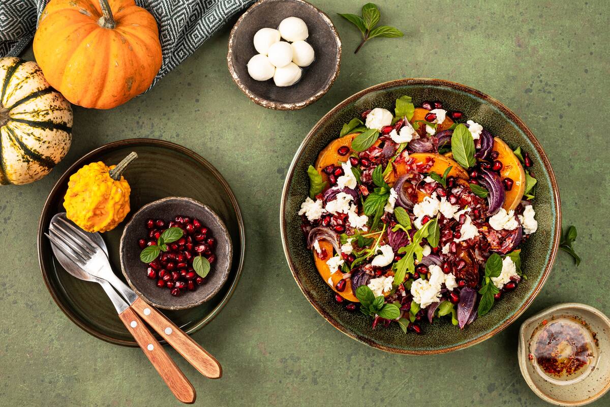 Ensalada de espinaca con granada y vinagreta de naranja
