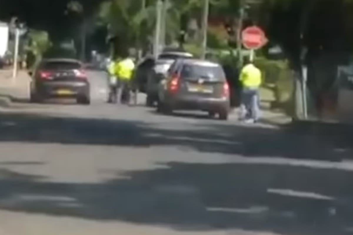 Video: Ladrones vestidos como policías asaltaron a conductor en Colombia