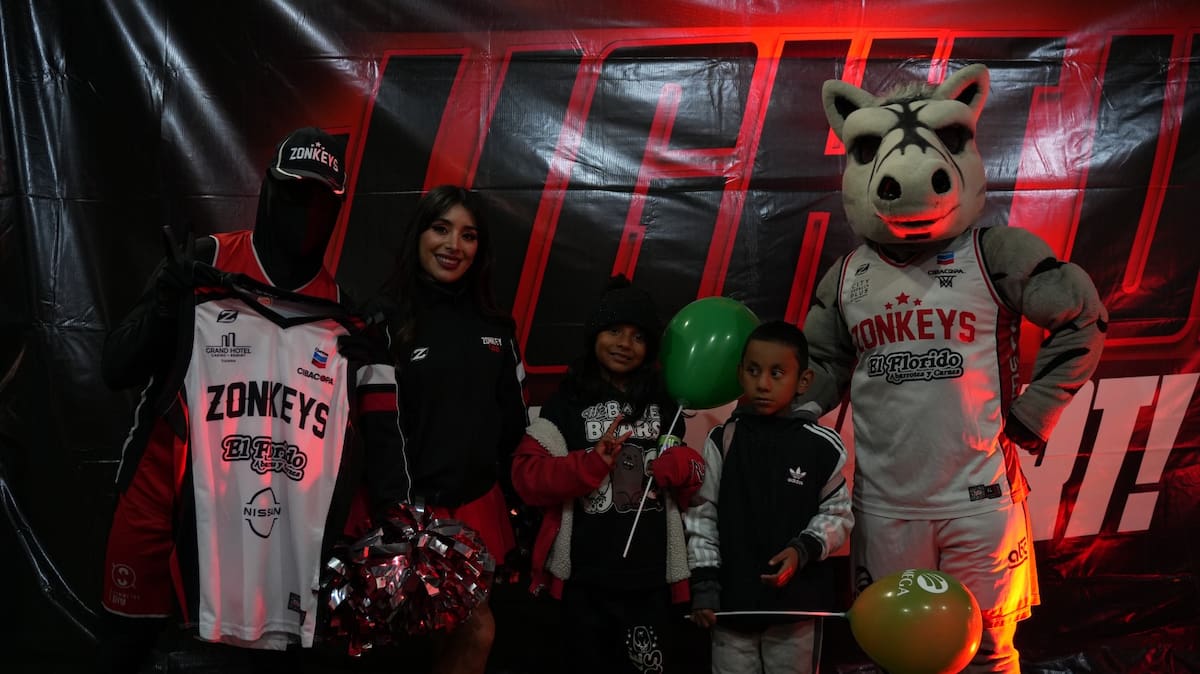 El Zonkey y Zonkey Girls, quienes encendieron el entusiasmo de los presentes. Foto: Cortesía
