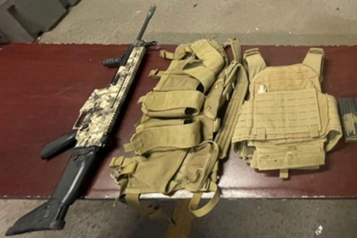 Detienen a tres en Mexicali con rifles, cartuchos y cargadores de uso exclusivo del Ejército
