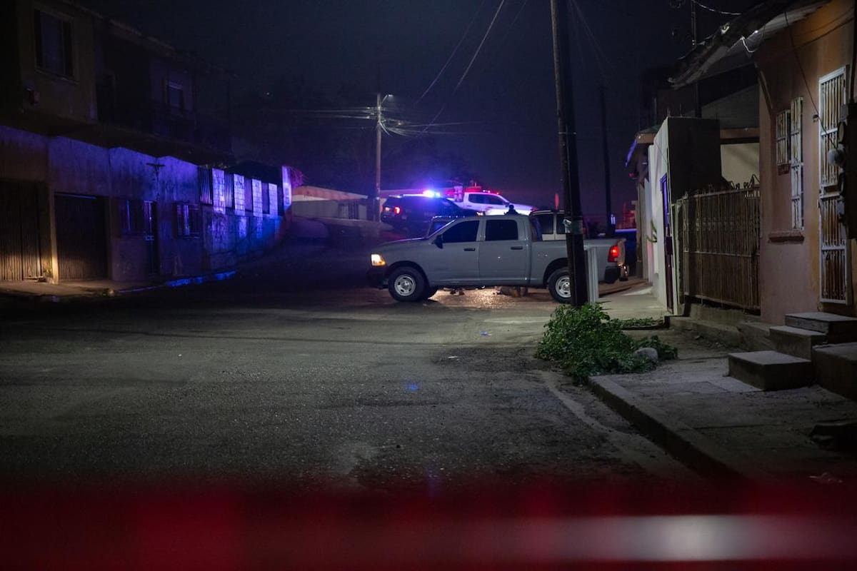 Conductores alertaron a autoridades sobre un cuerpo con huellas de violencia; Fiscalía inició investigaciones. Foto: Border Zoom