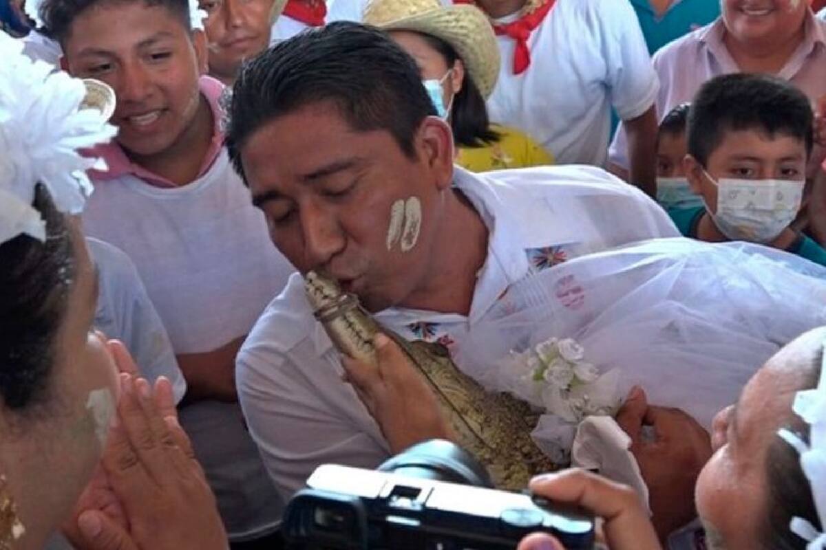 VIDEO: Alcalde de San Pedro Huamelula se casa con una lagarta