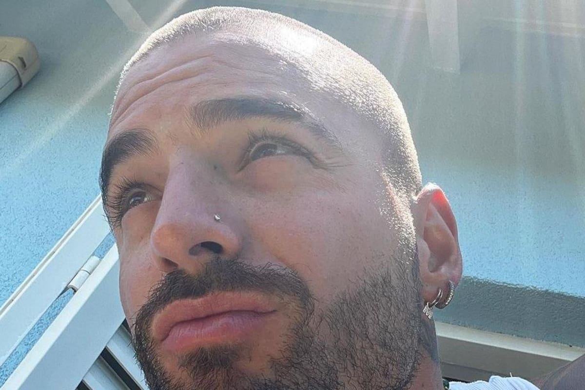 ¡Pelón, pelón! Maluma presume nuevo look en redes