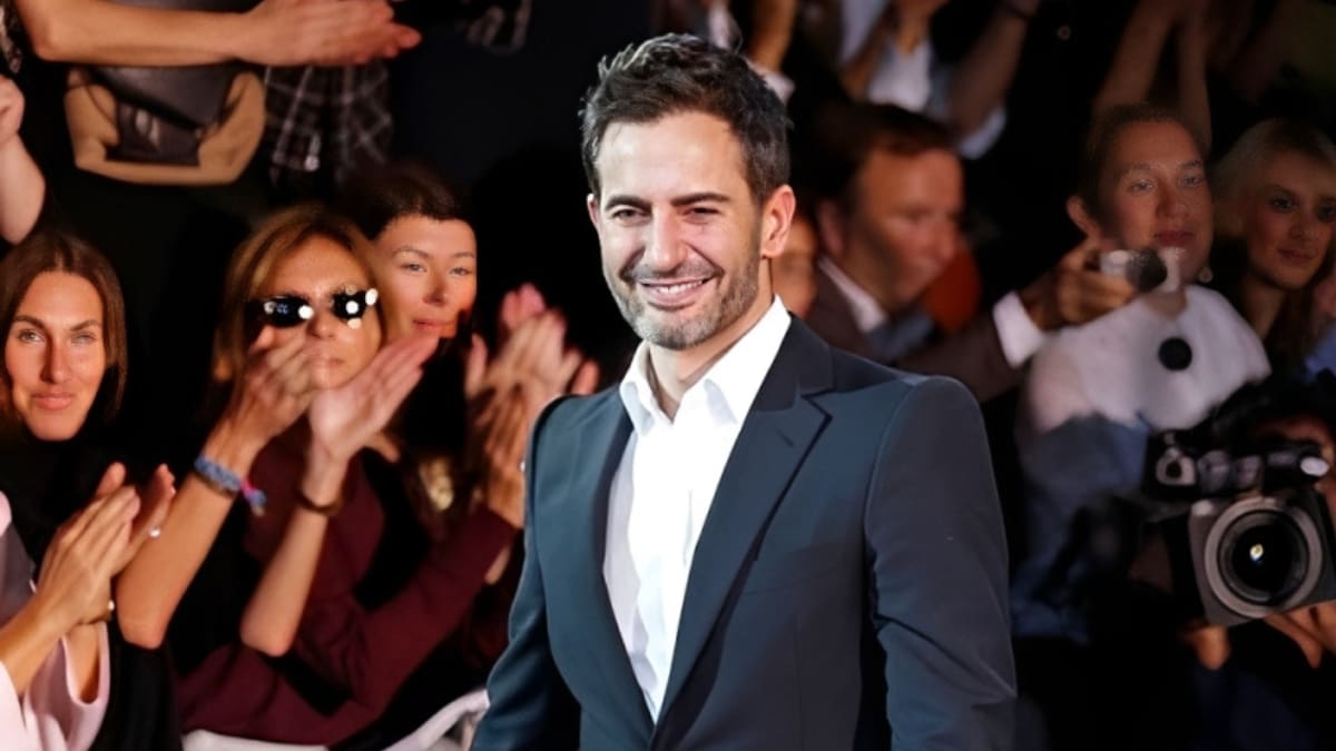 Marc Jacobs no es reconocido en su propia tienda y el momento se vuelve viral (VIDEO)