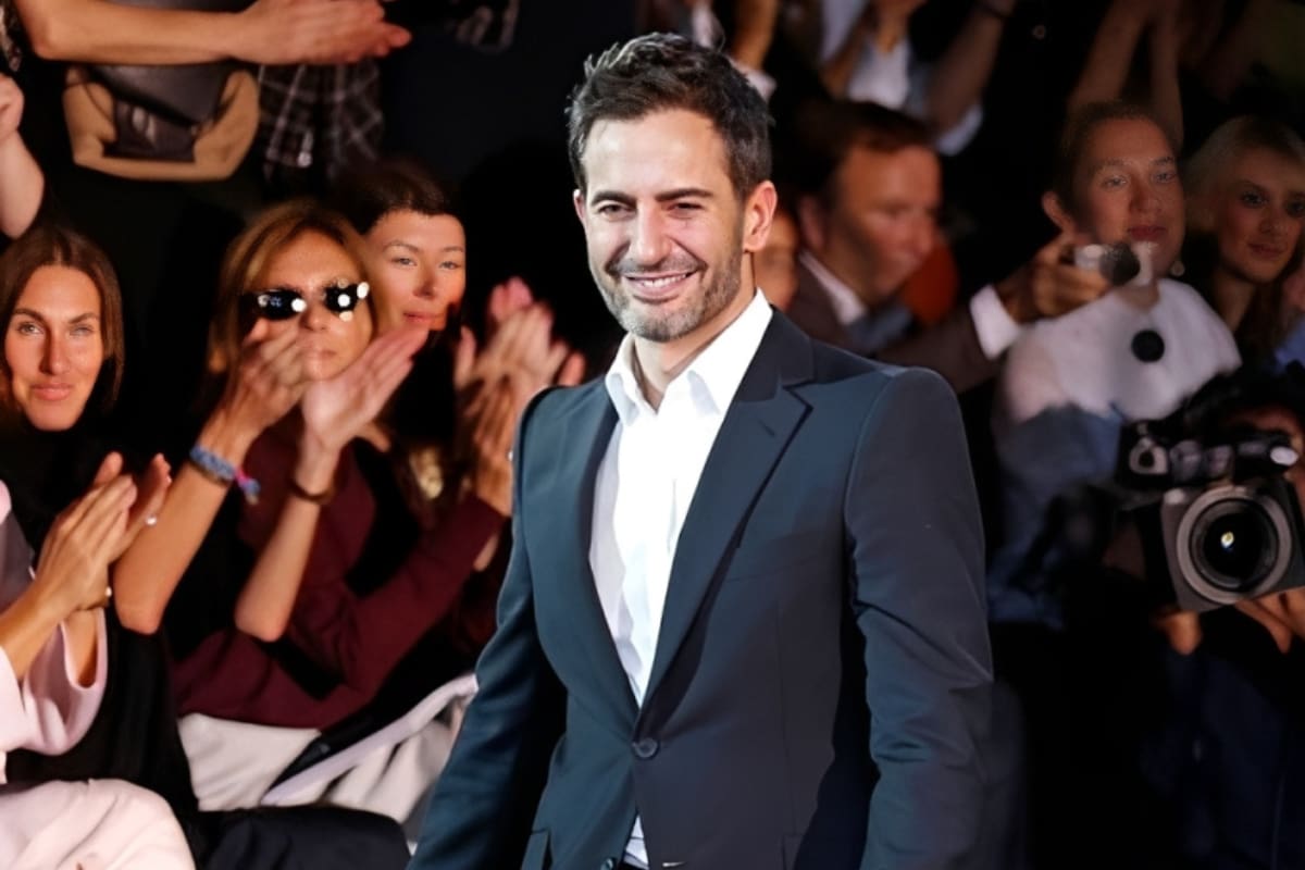 Marc Jacobs no es reconocido en su propia tienda y el momento se vuelve viral (VIDEO)