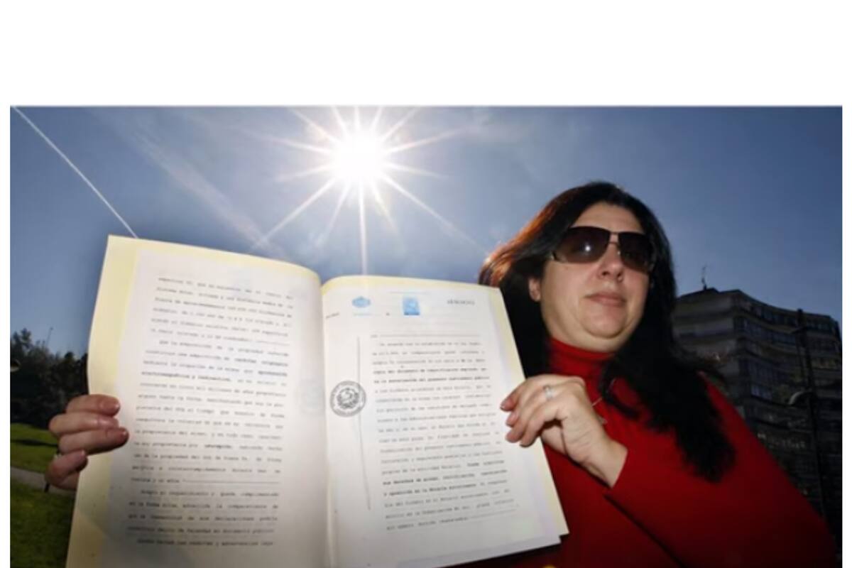 Mujer afirma que compró el Sol y quiere cobrar por usarlo