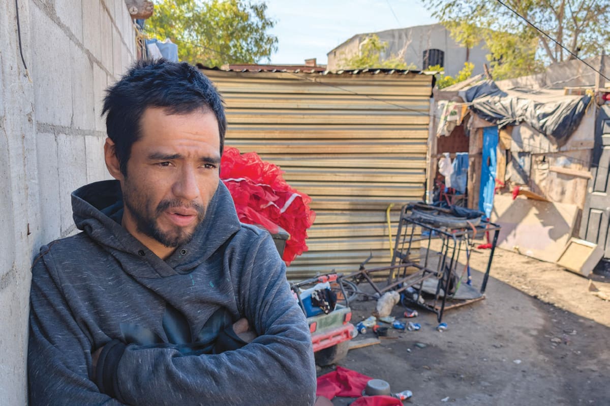 Sin cena ni cobijas: familia lucha contra el frío en la colonia Solidaridad de Hermosillo