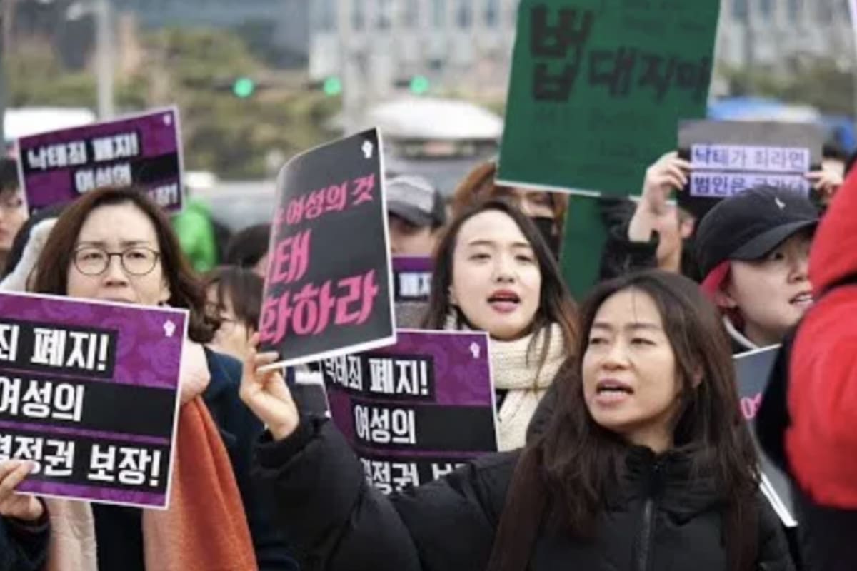¿Qué es el movimiento 4B en Corea del Sur? La radical protesta feminista contra el patriarcado que pone en riesgo la natalidad en el país