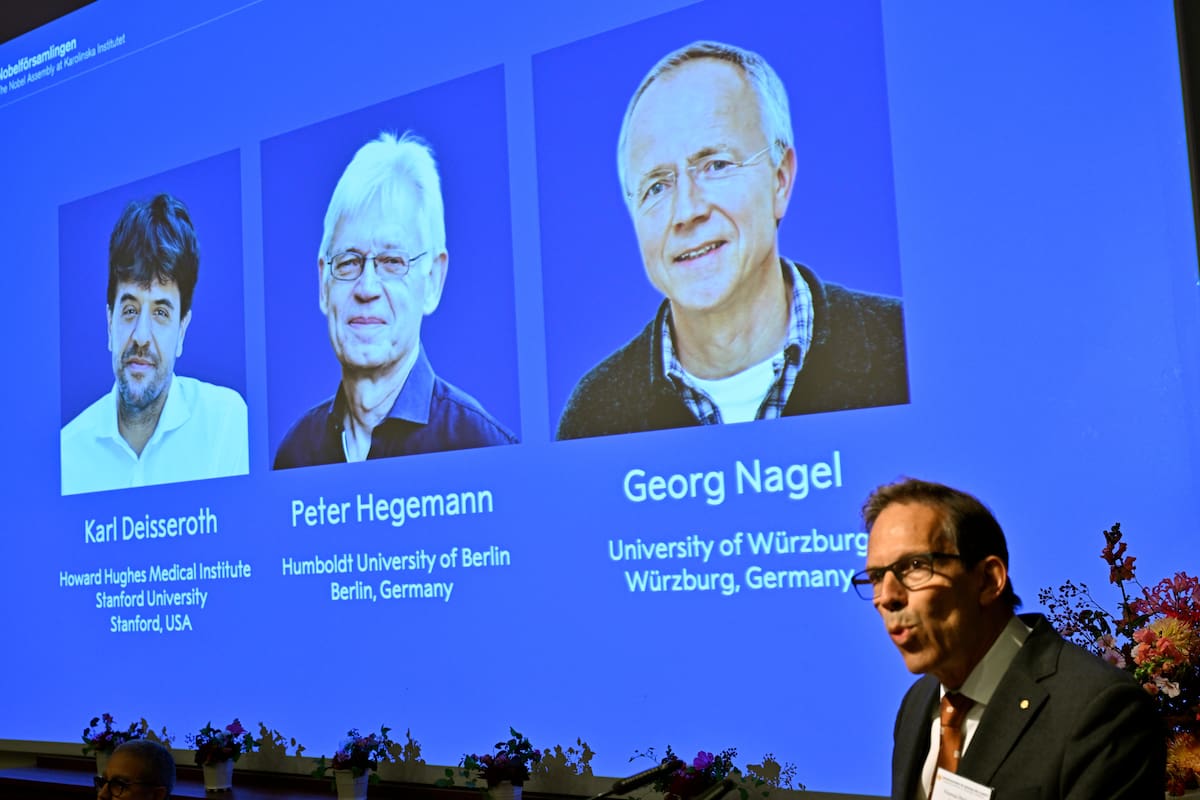 Tres científicos ganan el Nobel de Medicina por controlar células con luz; las terapias aún están en estudio