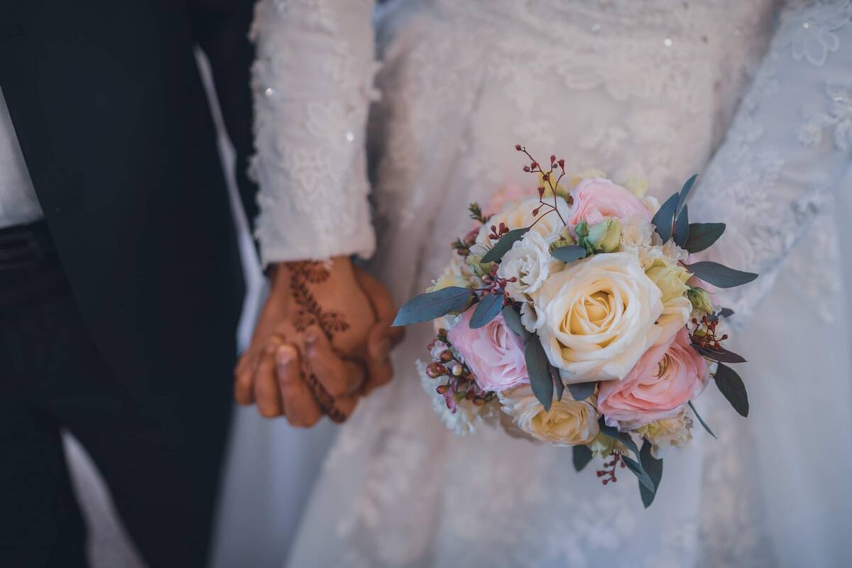 Novio proyecta infidelidad de su esposa el día de su boda y video se hace viral en Tiktok