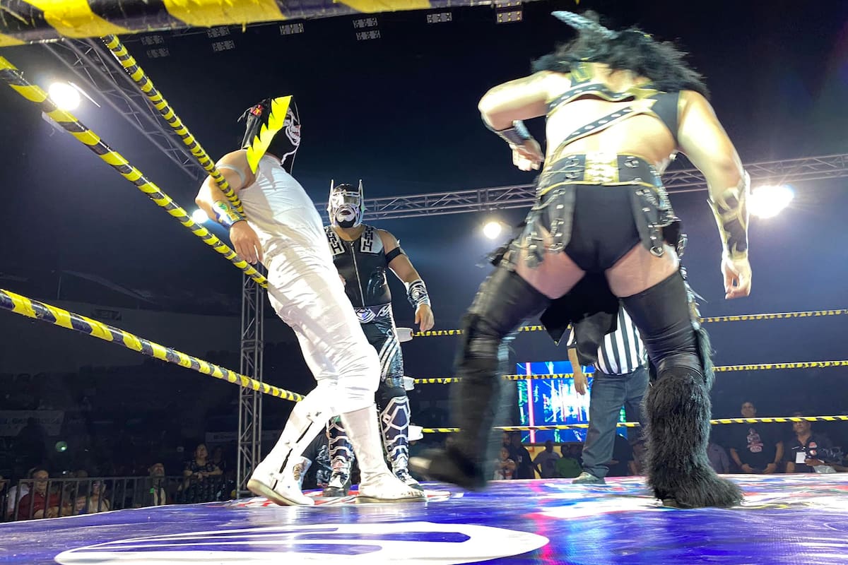 Karis la Momia Jr. y Myzteziz dedican triunfo a La Parka