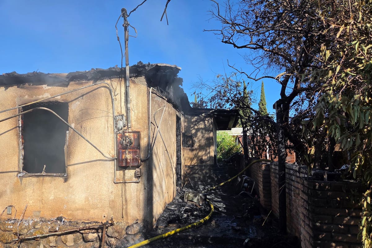 Fuego consume casa en Yuma; bomberos evitan que se propague a casas vecinas