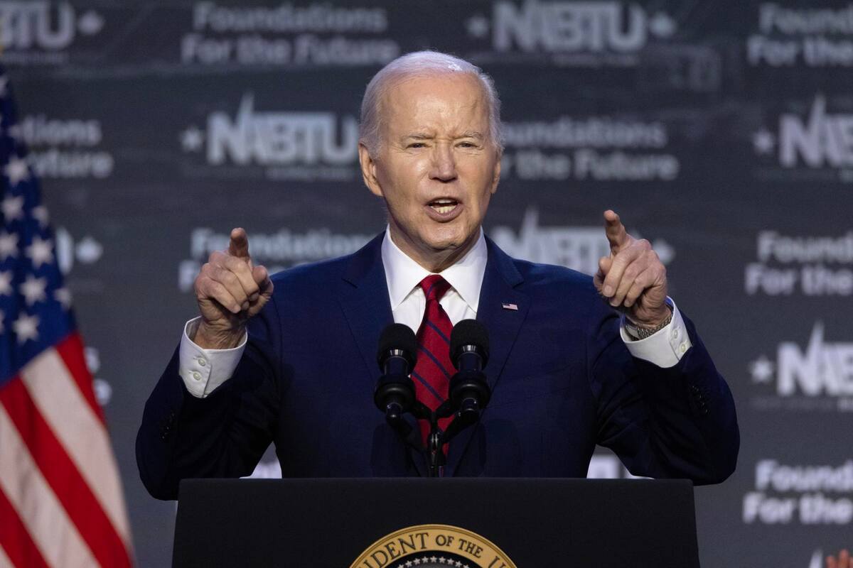 Biden se burla de Trump por sugerir inyectarse cloro contra el Covid