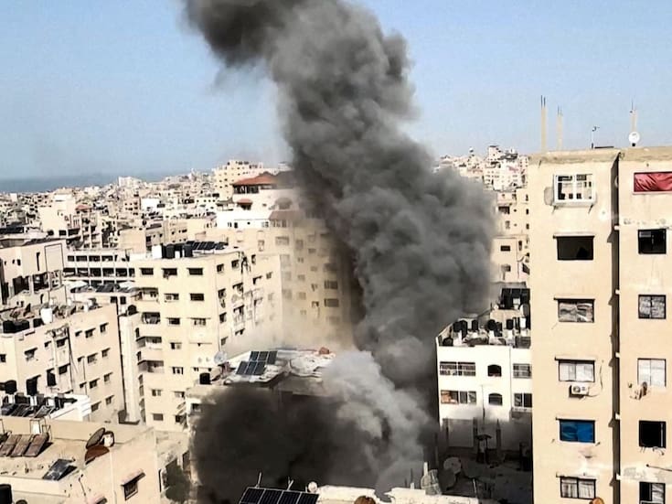 La frágil tregua en Gaza se resquebraja: Nuevos bombardeos dejan decenas de muertos y se suspenden evacuaciones médicas