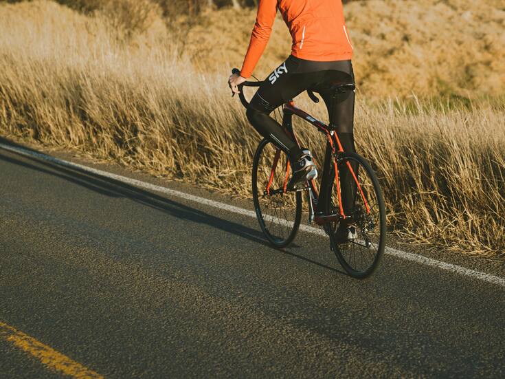 Ciclista francés sobrevive tres días en un barranco gracias a botellas de vino tinto que llevaba con él