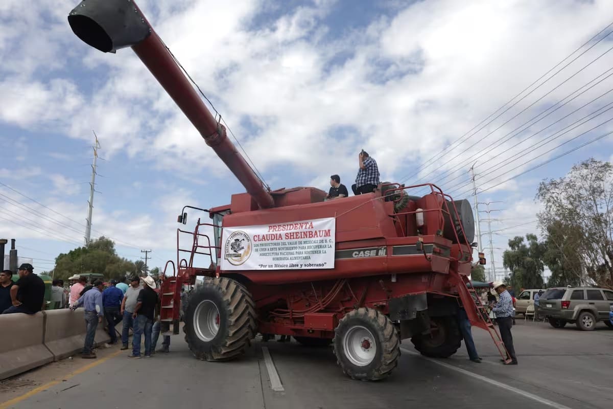 Agricultores retoman paro frente a Conagua