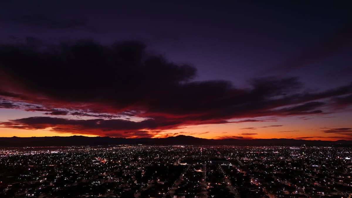 Luego de las lluvias, así se captó uno de los últimos atardeceres de noviembre en Mexicali. (Foto: Arturo Ceceña)