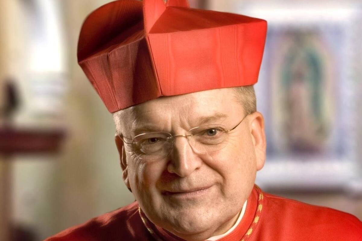 Cardenal de EU que criticó vacunación antiCovid es hospitalizado por Covid-19