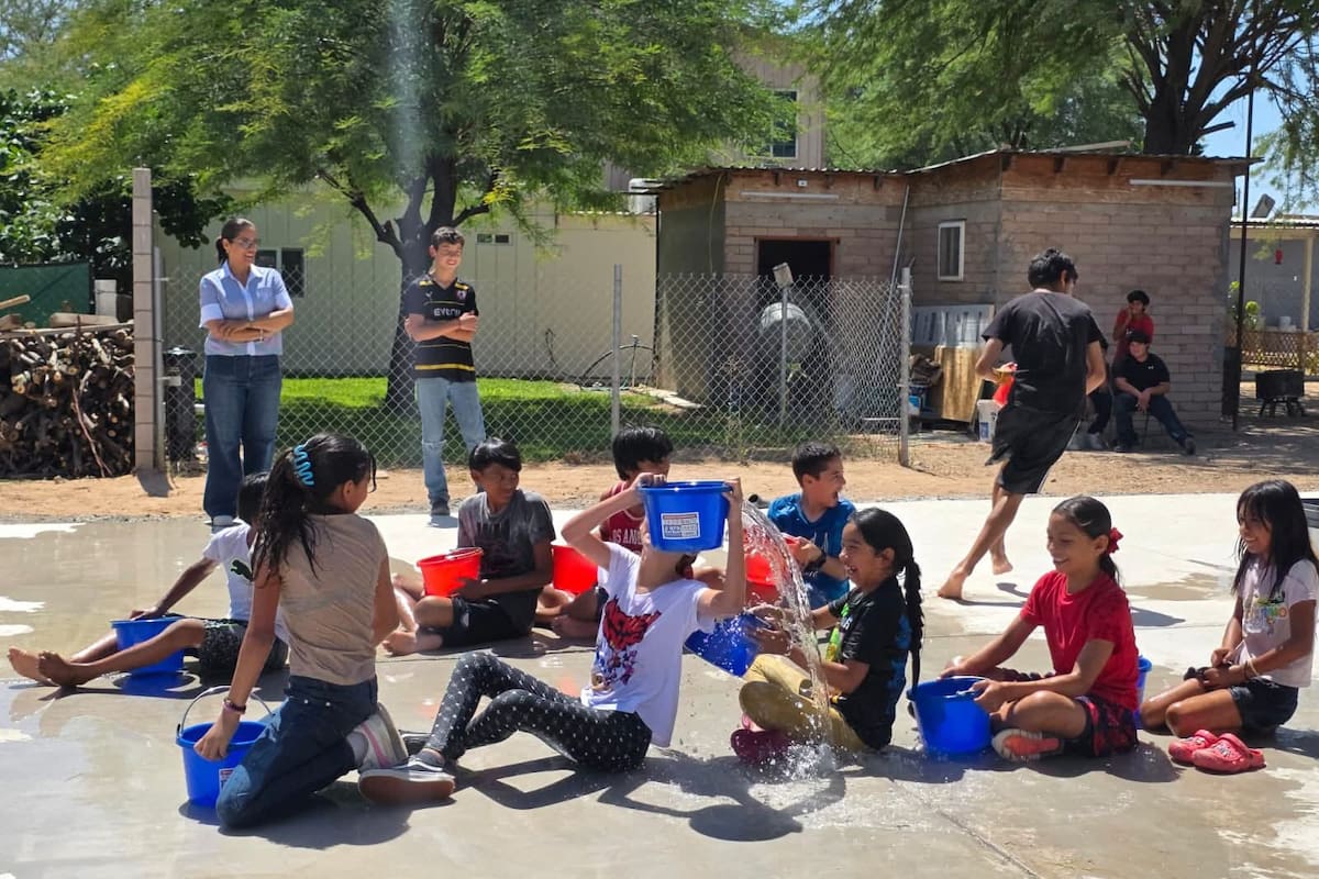 Con juegos y piñatas, llevan alegría a niños de zonas vulnerables en SLRC