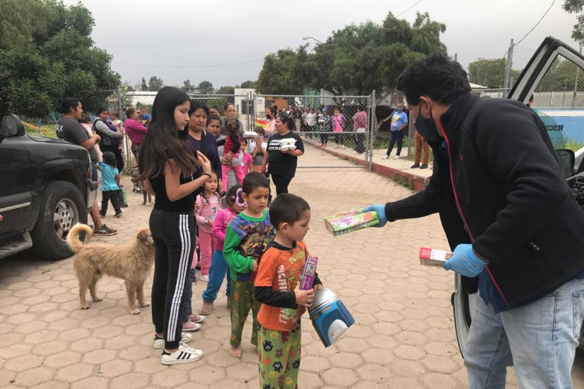 Regalan juguetes a niños rosaritenses en su día