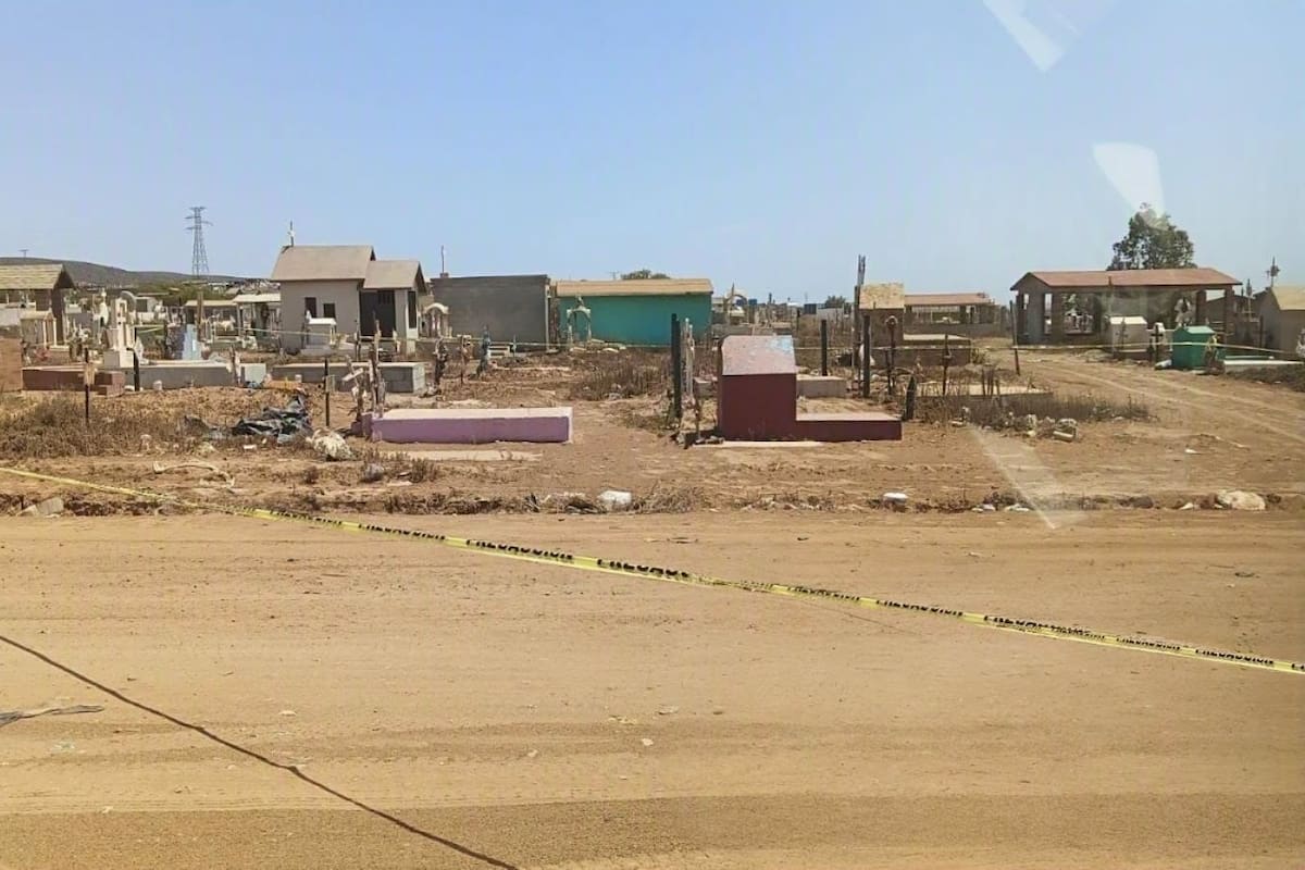 Localizan a hombre sin vida entre tumbas de panteón en San Quintín