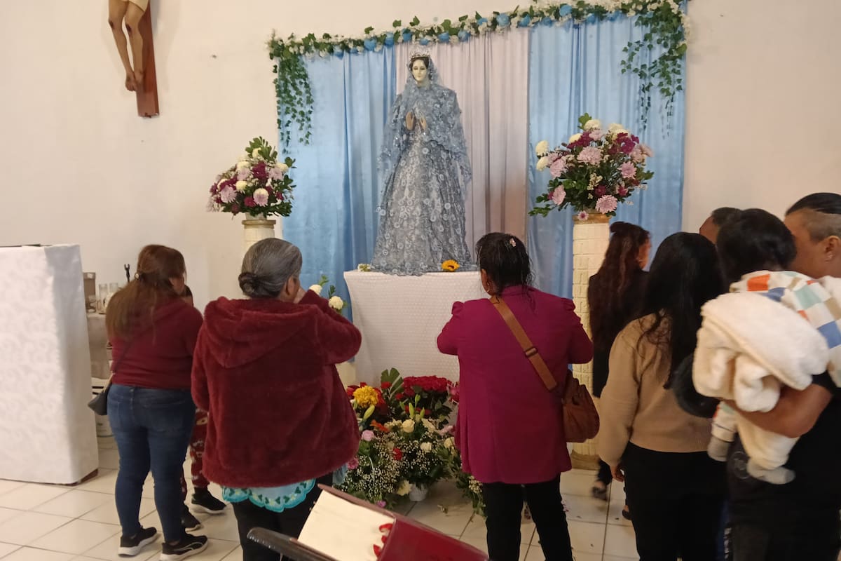 Familias de Oaxaca celebran a la Virgen de Las Nieves en la Obrera