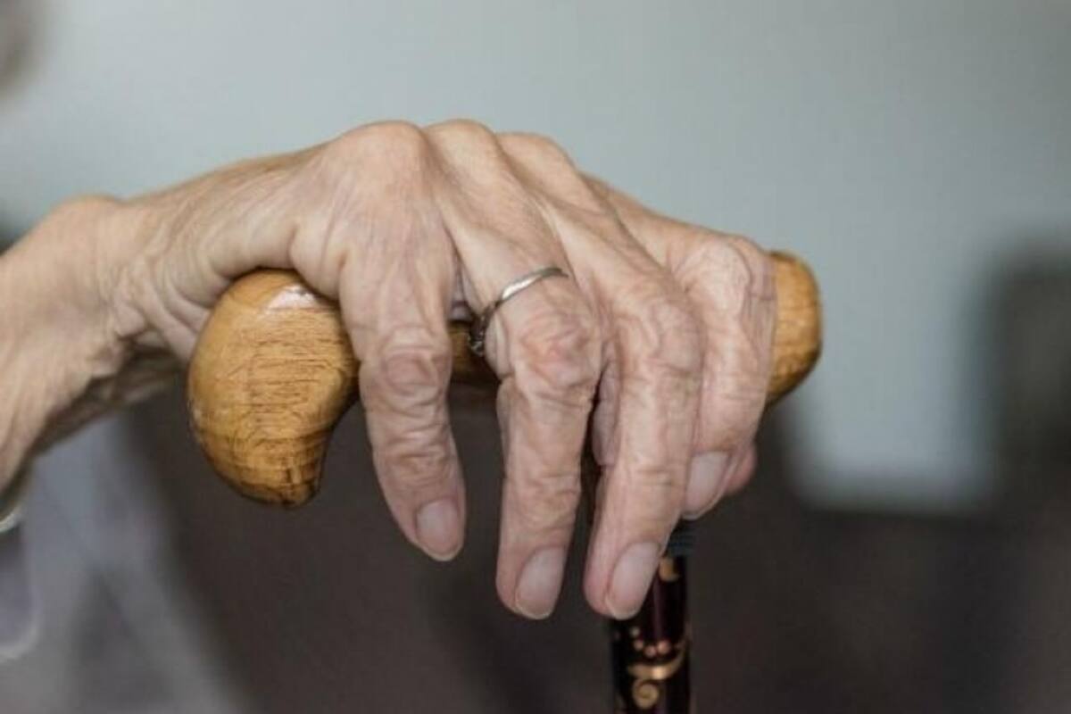 Fallece una mujer tras ser empujada por otra por no mantener "la distancia social"