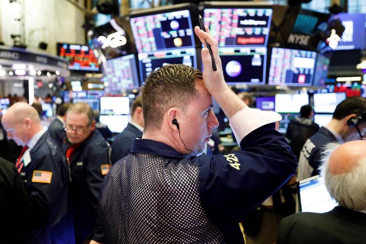 Dow Jones se desploma 3 mil puntos en el peor día de Wall Street desde 1987