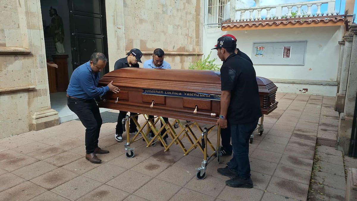Despiden a hermanos fallecidos en accidente en alcantarilla de Ciudad Obregón