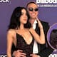 Kenia Os y Peso Pluma sorprenden con tierno beso durante los Premios Billboard de la Música Latina 2025