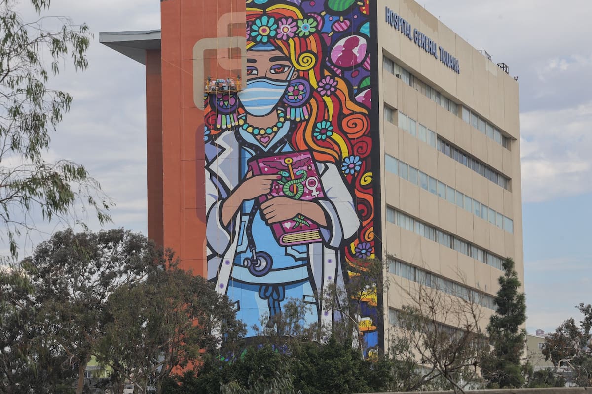 Se dedicó un mural a las trabajadoras de la salud llamado Mujer en la Salud. Foto: Sergio Ortiz