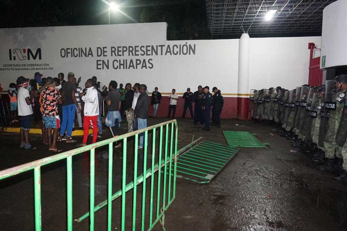 Migrantes africanos y Guardia Nacional chocan en frontera sur