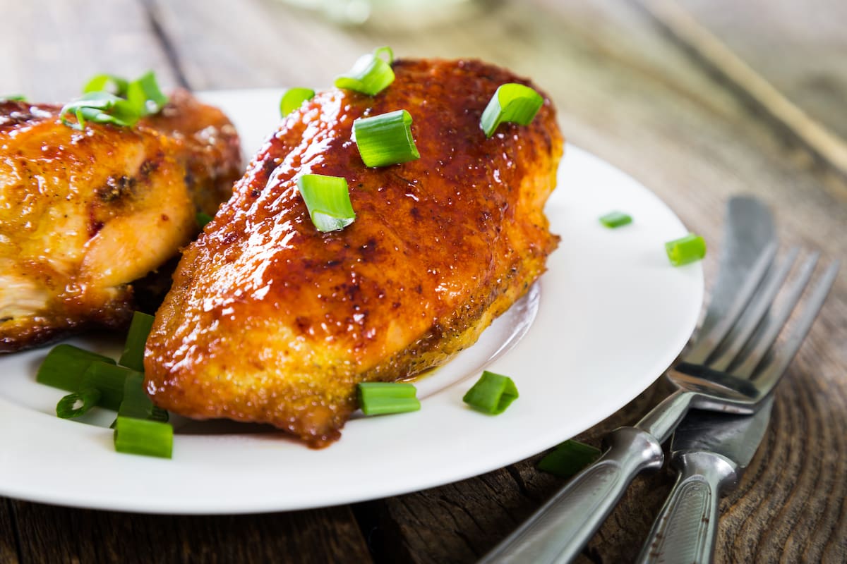 Pollo glaseado con miel y mostaza