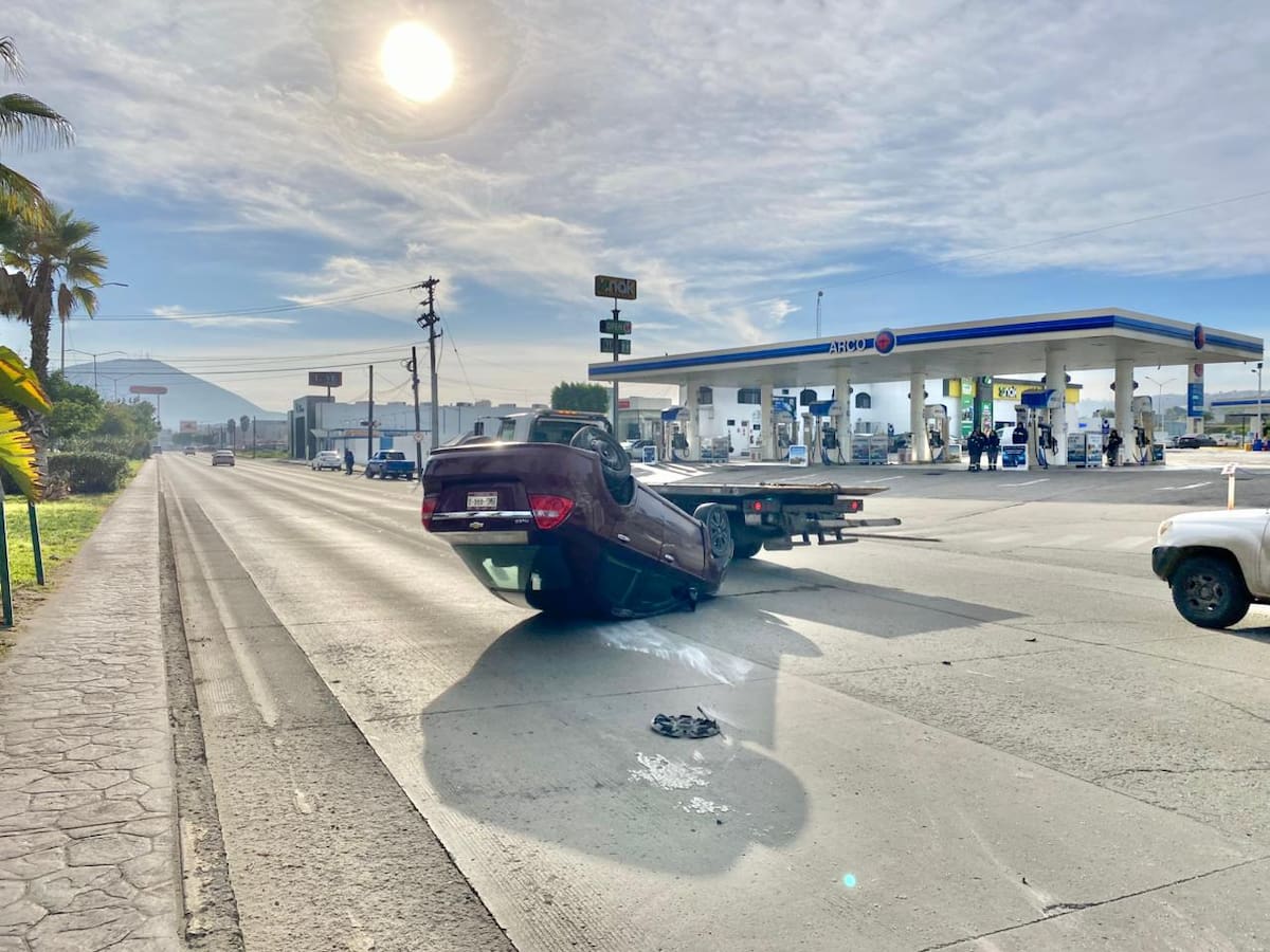El accidente ocurrió en la colonia Los Álamos y no se reportaron personas con lesiones graves. Foto: Border Zoom