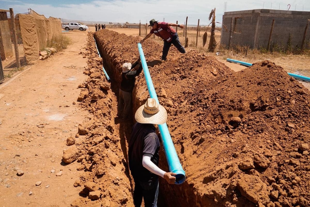 Avanza red de agua potable en Camalú