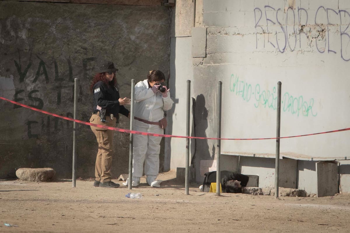 Localizan hombre sin vida en una cancha de fútbol en Valle Verde