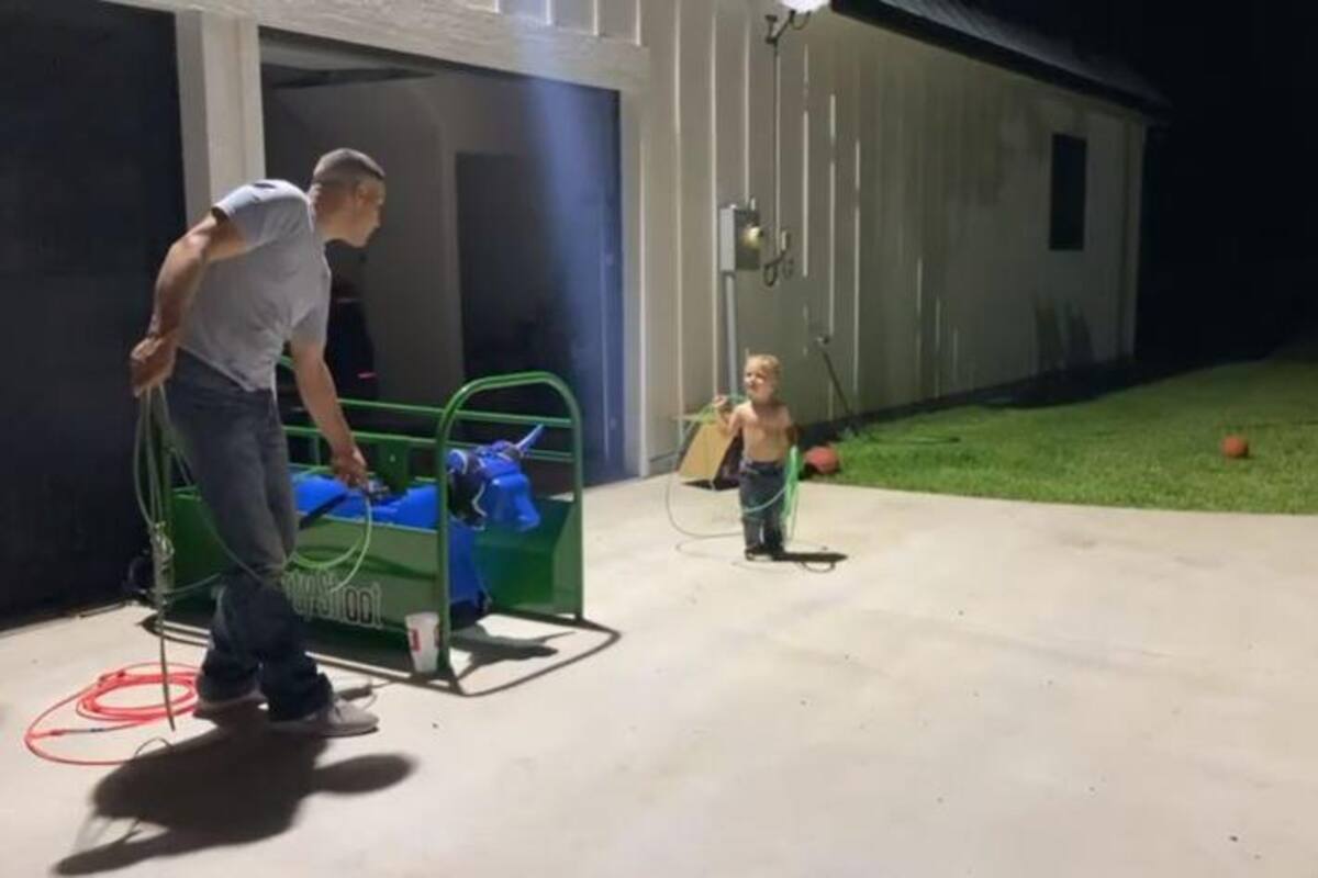 Causa ternura video de un niño "cowboy"