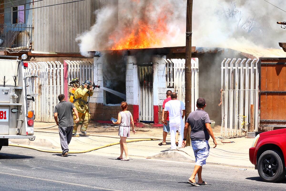 Dos incendios acaban con cuatro casas en Mexicali