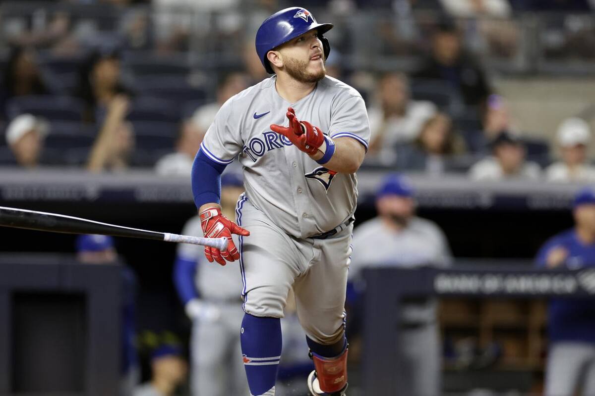 Alejandro Kirk recibe el premio Silver Slugger
