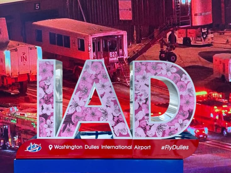 Accidente en aeropuerto Dulles en Washington: 18 heridos tras impacto de vehículo de transporte contra muelle