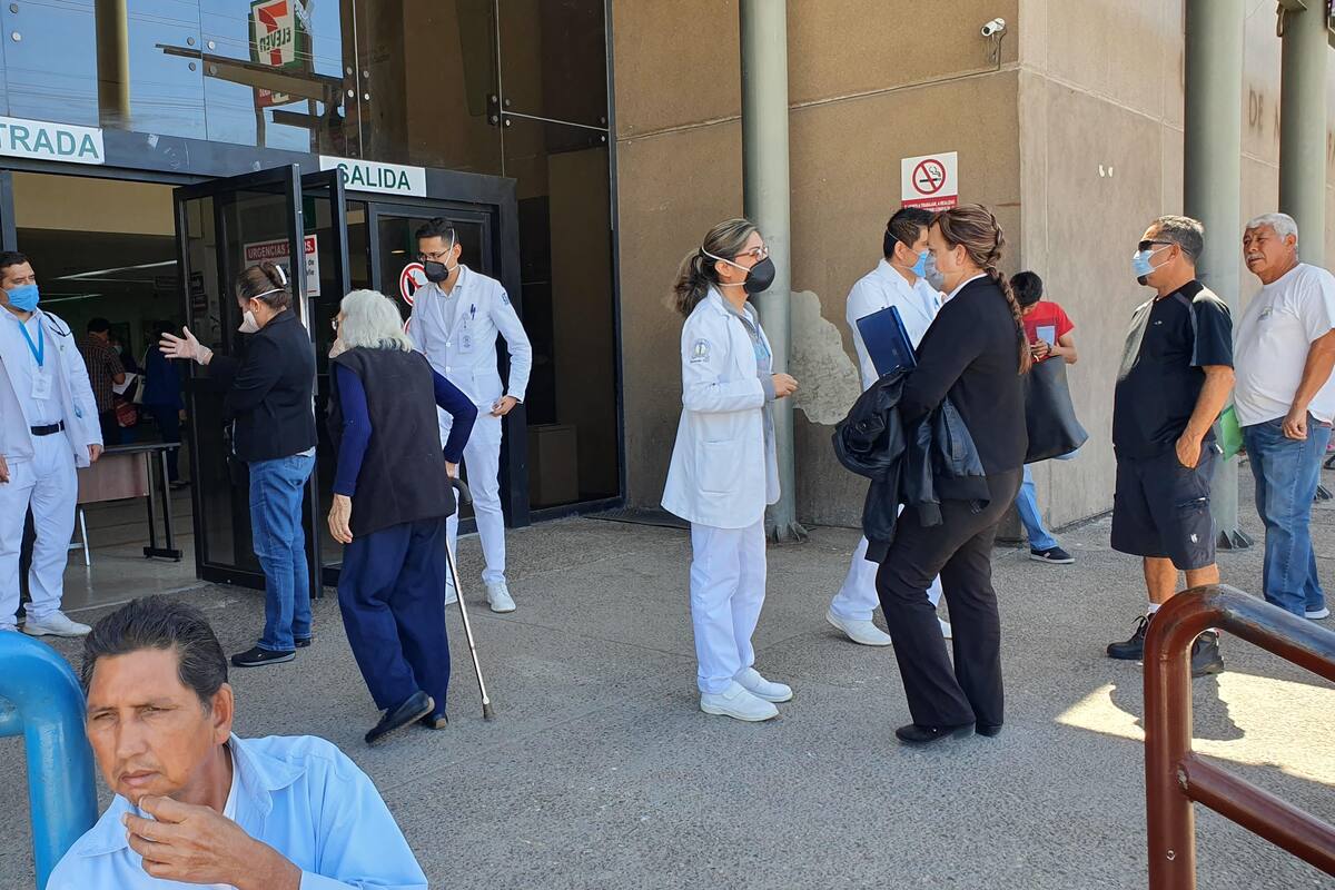 Regalan café, pan y servicios a “hombres de blanco”