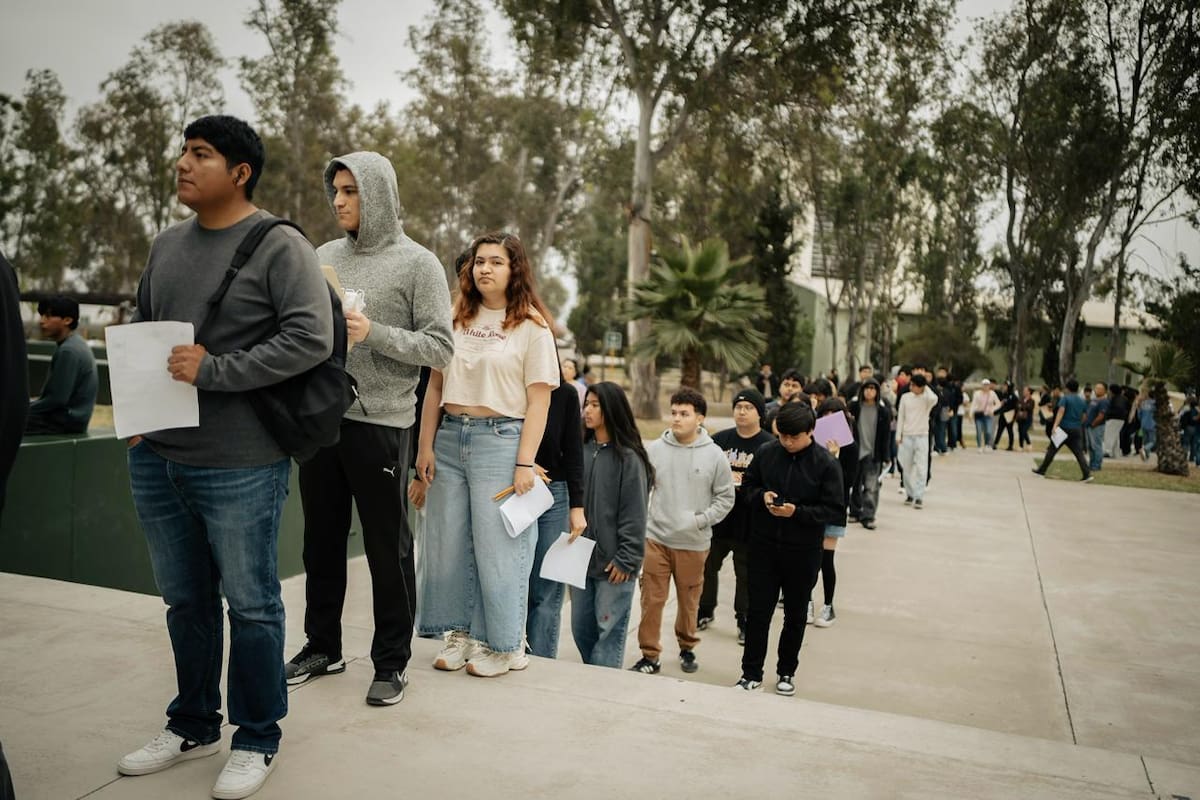 Acuden miles a realizar examen de admisión en UABC de Tijuana