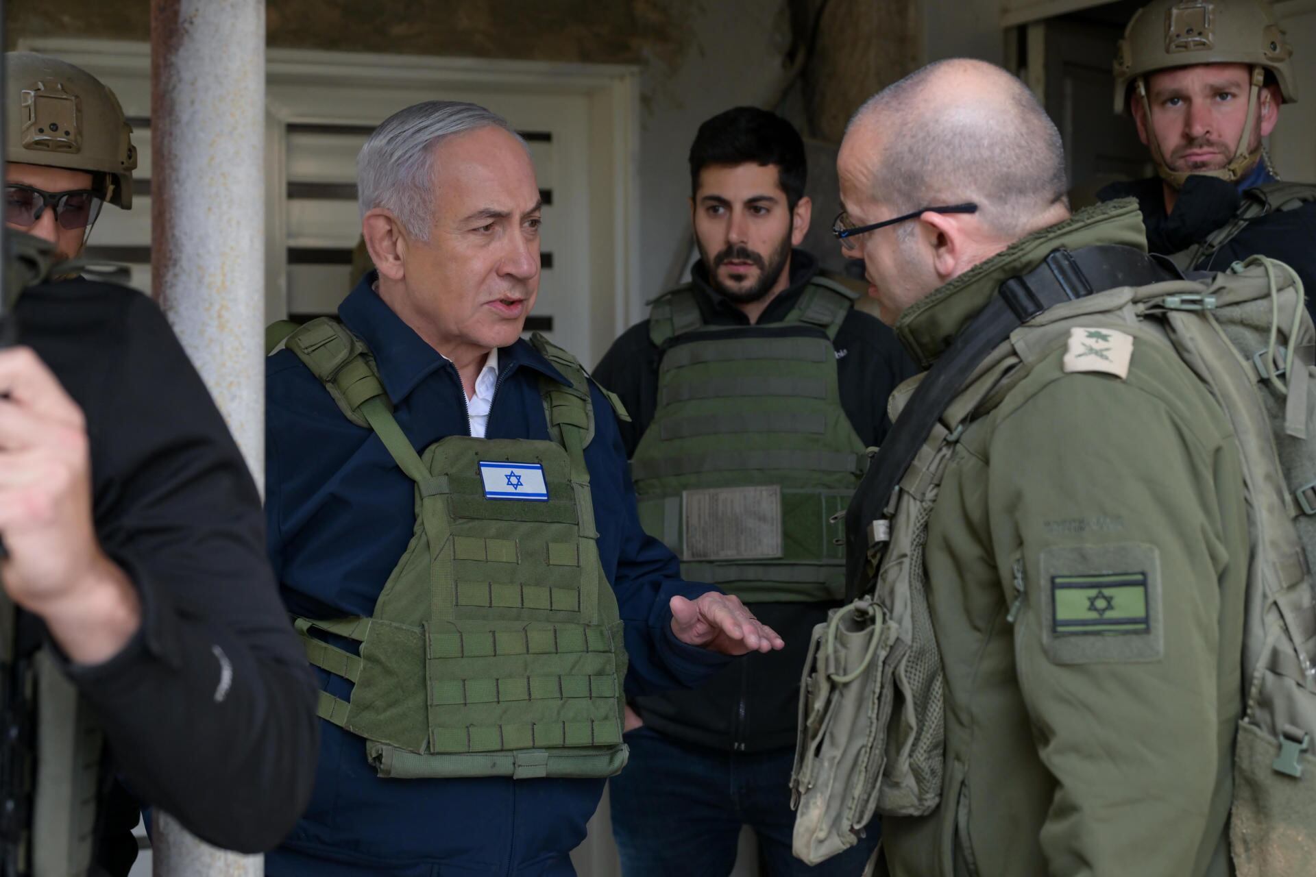 JERUSALÉN, 21/02/2025.- El primer ministro de Israel, Benjamín Netanyahu, visitó este viernes a las tropas israelíes en el campo de refugiados de Tulkarem en Cisjordania, tras anunciar una