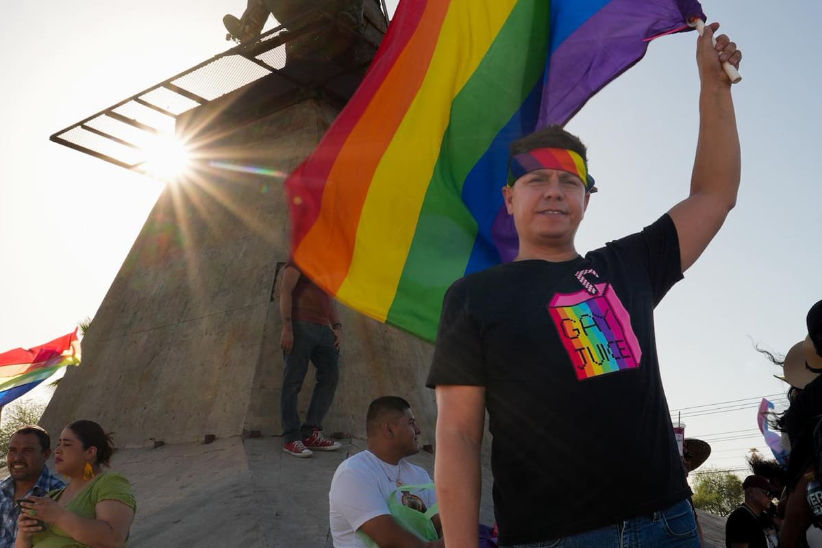 Comunidad LGBTQ+ marchan contra las diversifobias exigiendo un Mexicali más seguro e incluyente