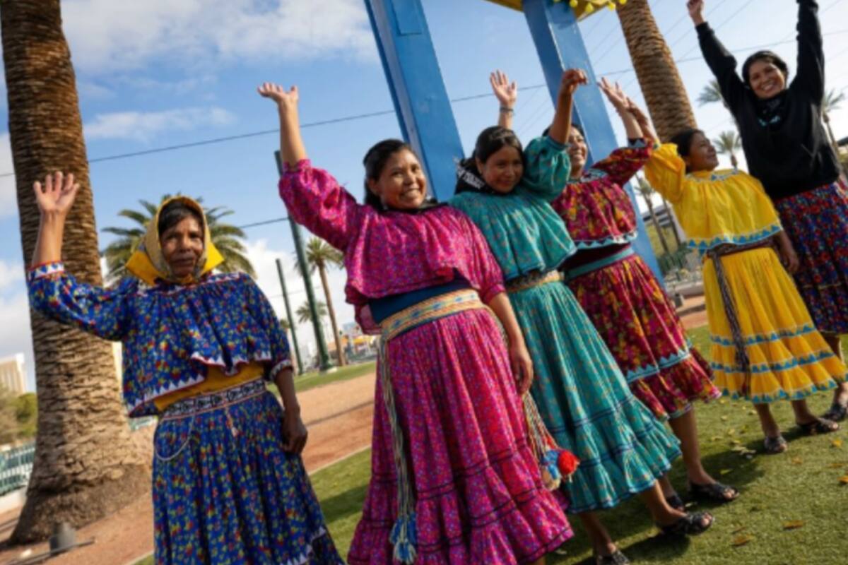 Mujeres rarámuri desafían límites en carrera de 550 km desde Los Ángeles hasta Las Vegas