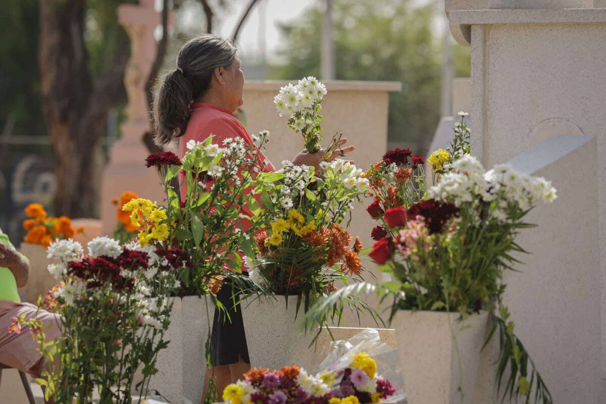 Poca afluencia en florerías del centro en Día de Muertos