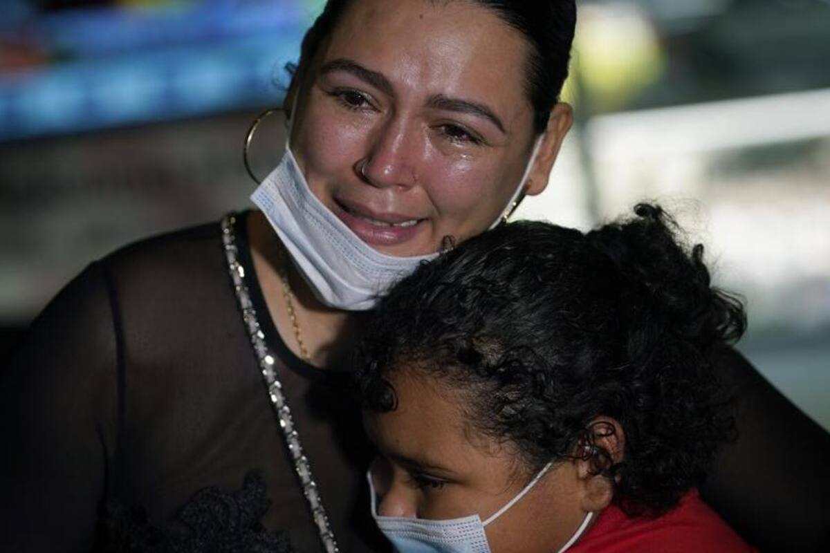 Tras enterarse por TV que su hija de 9 años cruzó la frontera sola, Madre se reúne en EU con ella tras 6 años
