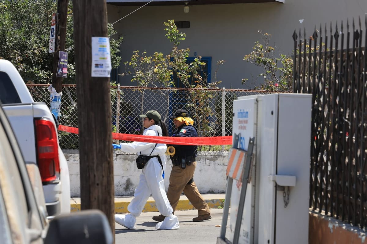 Asesinan a mujer de la tercera edad al interior de su vehículo en la colonia Vivienda Popular en Tijuana