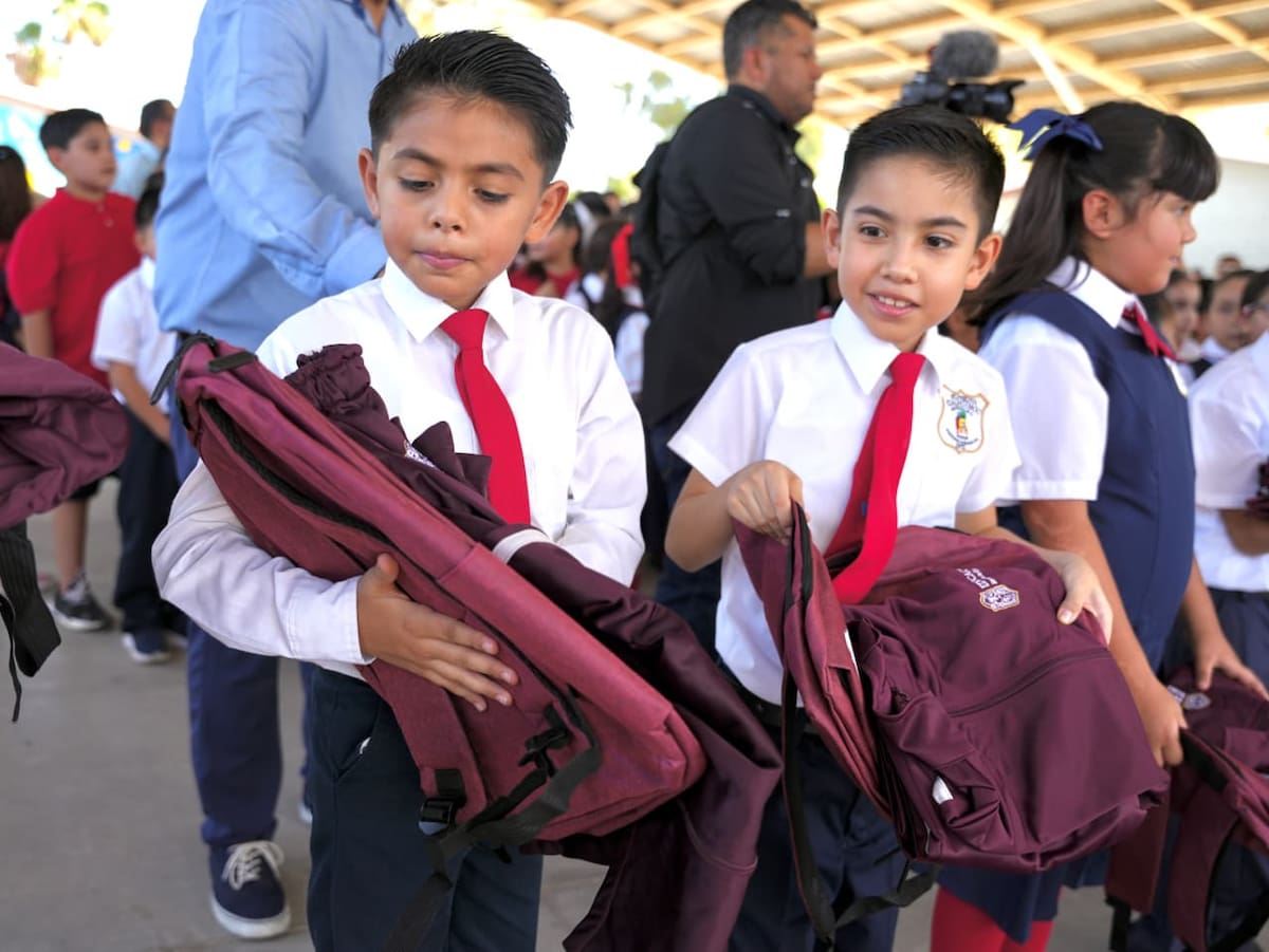 Estudiantes de Baja California regresaron a las aulas para iniciar el ciclo escolar 2026-2027 con nuevos útiles escolares.